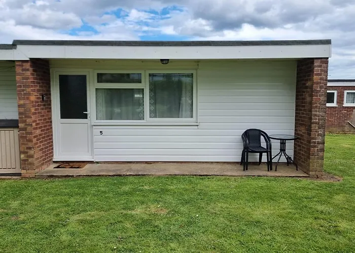 5 Hemsby Holiday Chalet, Convenient For Sandy Beach